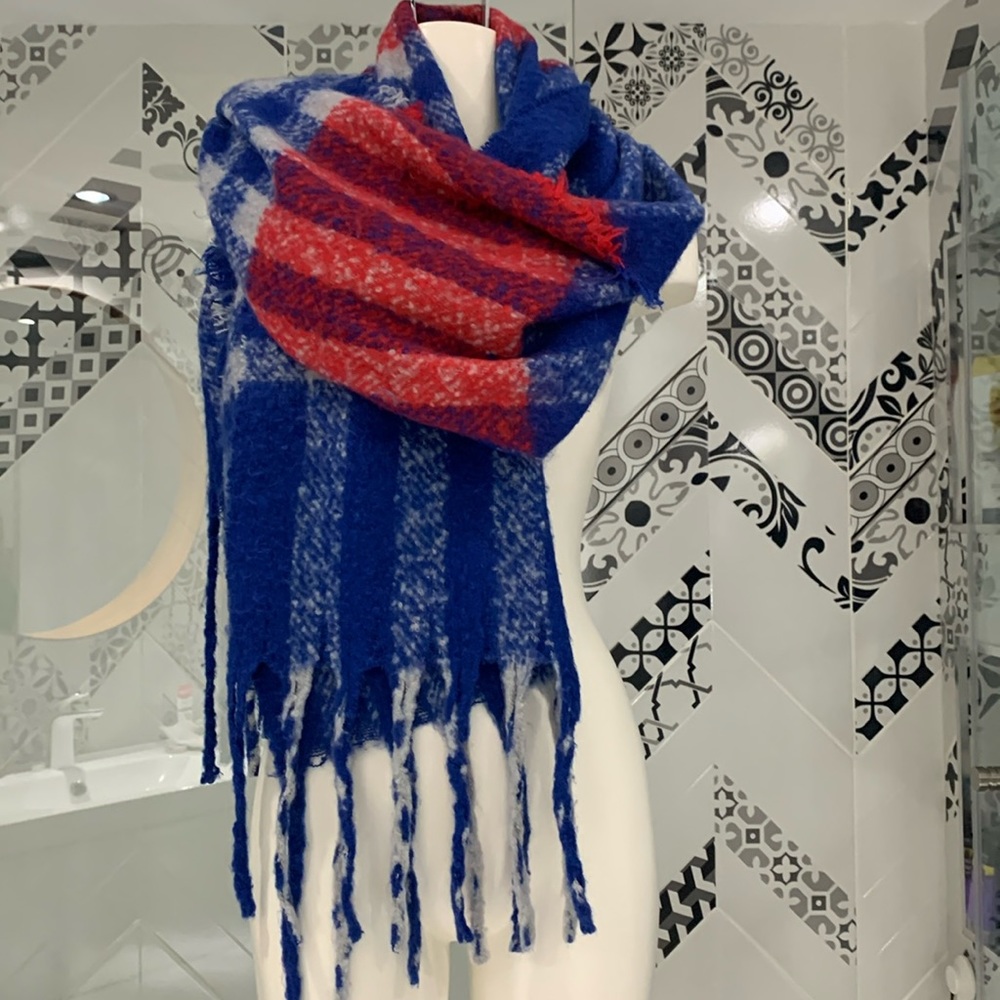 NWT🌺Beautiful Soft Large Wool Acrylic Blend Scarf